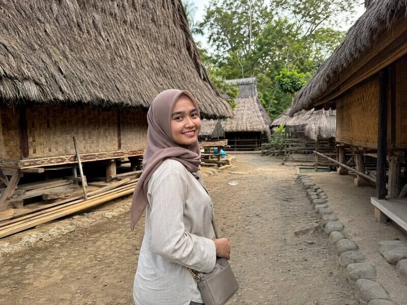 Alya di Desa Sade Sasak Lombok
