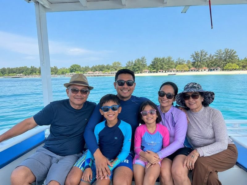 Bapak Arief dan keluarga berlibur ke Gili Trawangan